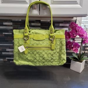 Coach hand bag NWT